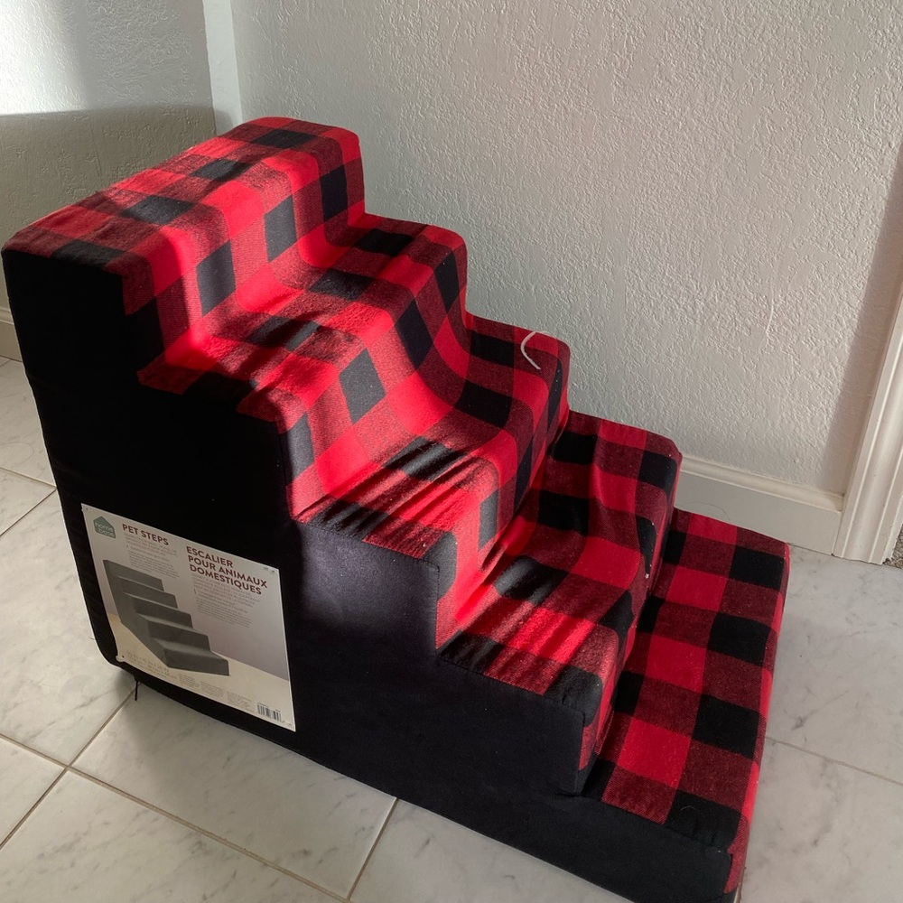 NWT Precious Tails 5-Step Dog & Cat Stairs, Red Black